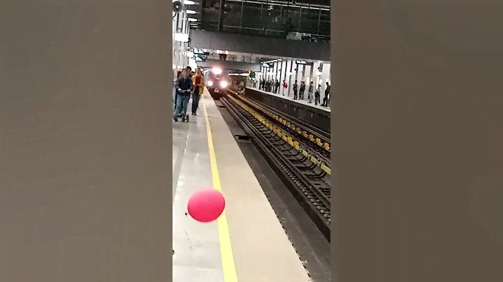 "ёж" на "Кунцевской" #москва #метро #московскийметрополитен #парадпоездов