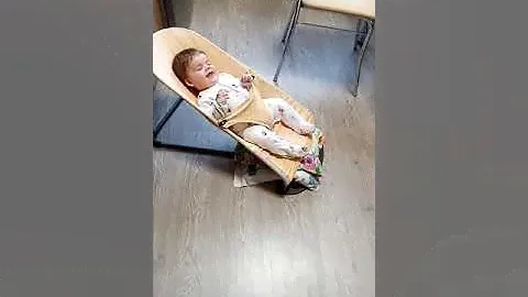 детский шезлонг качалка